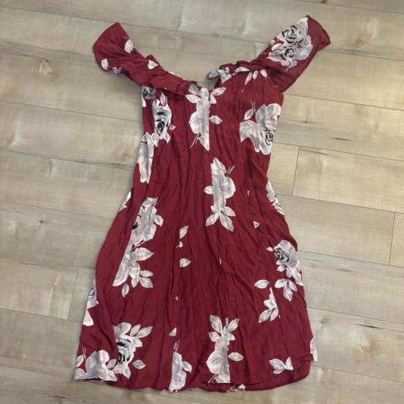 2 for $20 le chateau Red Floral Dress with Ruffles EUC - Picture 5 of 5